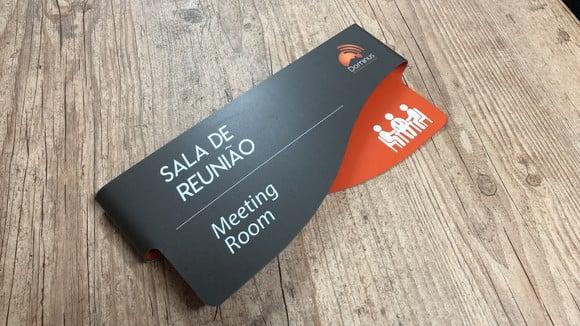 Placa Identificação de Sala - Modelo Sodalita Personalizada