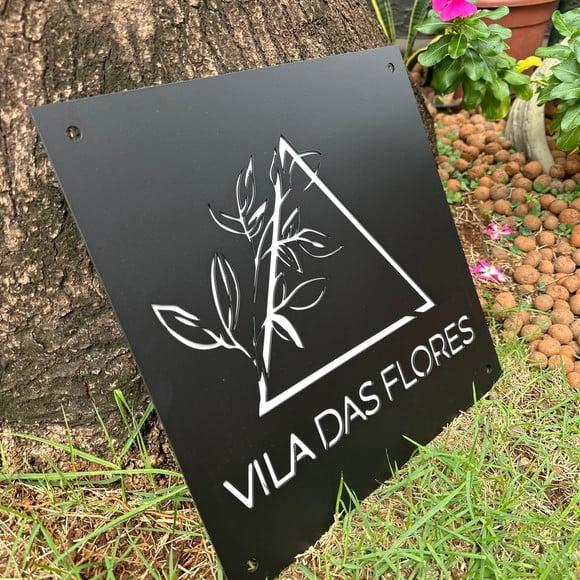 Placa Metálica com Logotipo Personalizado Vazado 30x35