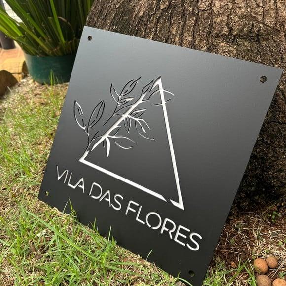 Placa Metálica com Logotipo Personalizado Vazado 30x35