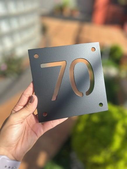 Placa Residencial Algarismo Vazado - 15x15cm