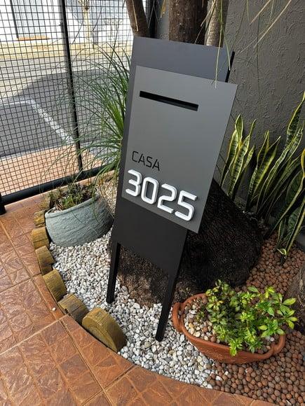Totem Residencial Acm com Acm 40,5x85 Cx Correio P Jardim