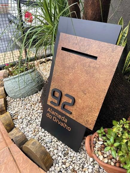 Totem Residencial Acm com Corten 40,5x85 Cx Correio P Jardim