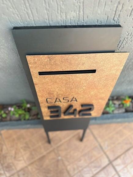 Totem Residencial Acm com Corten - 40,5x85 Pé para Jardim