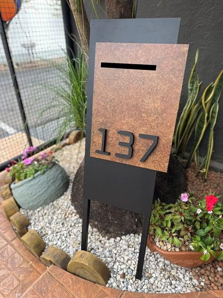 Totem Residencial Acm com Corten 40,5x85 Cx Correio P Jardim