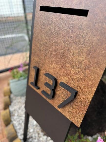 Totem Residencial Acm com Corten 40,5x85 Cx Correio P Jardim