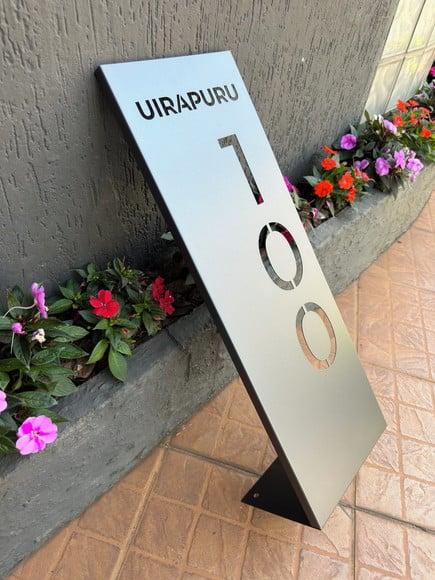 Totem Residencial Aço Carbono com Pé para Sustentação