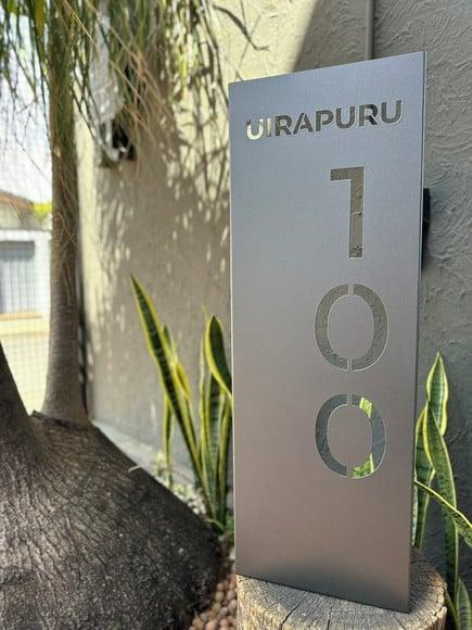 Totem Residencial Aço Carbono com Pé para Sustentação
