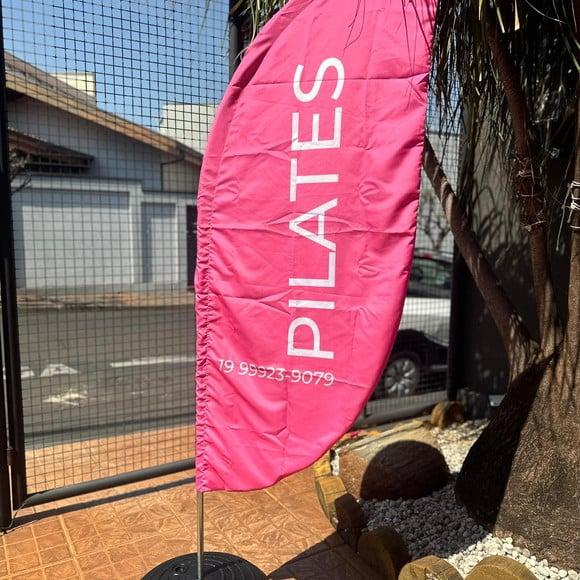 Wind Banner com Haste Metálica e Piso