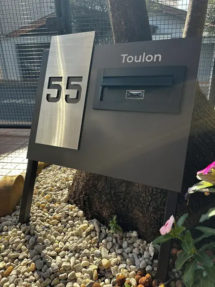 Algarismo Acm + Inox - 60x55 +caixa Correio e Pé para Jardim