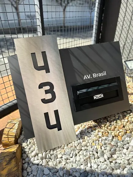 Algarismo Acm+inox 60x55 com Caixa de Correio Maior 35cm