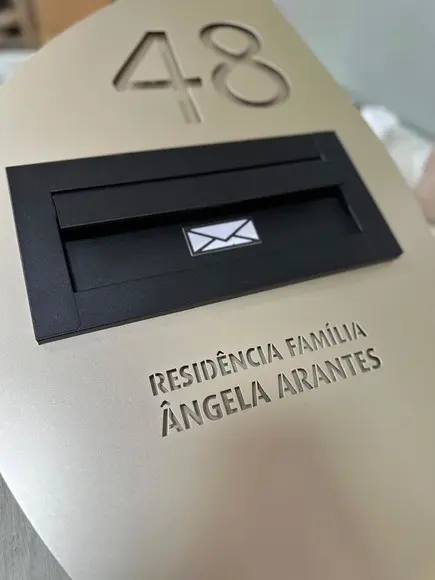 Algarismo Residencial Acm com Caixa de Correio 40x80cm