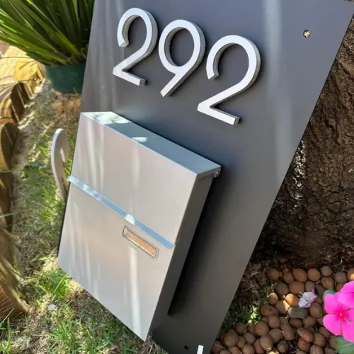 Algarismo Residencial Acm com Caixa de Correio 65x40 Frontal