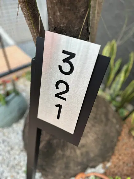 Algarismo Residencial Acm com Inox - 40x22,5 Pé para Jardim