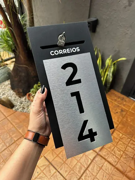 Número com Caixa de Correio Embutida