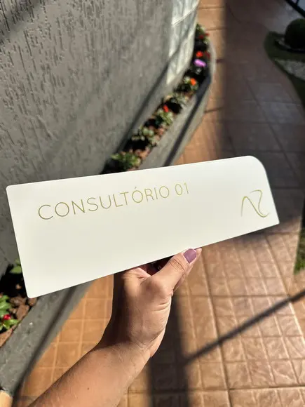 Placa - Favor Manter a Porta Fechada - Modelo Caulim 30x10,5