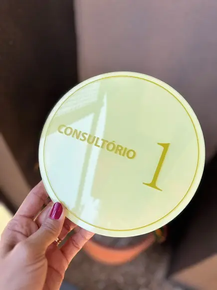 Placa de Comércio Acrílico - Aplicação Adesivo Frontal 18x18