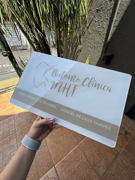 Placa de Comércio Acrílico - Aplicação Adesivo Frontal 40x24