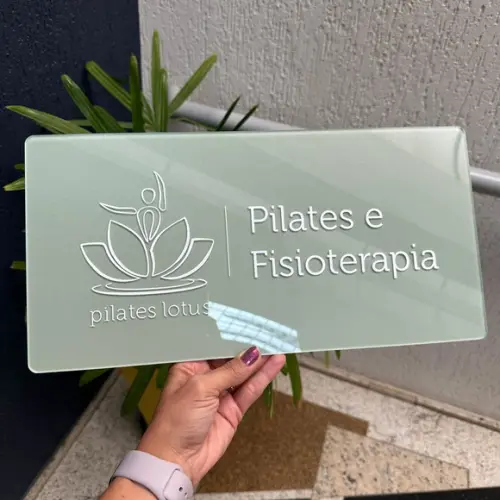 Placa de Comércio Acrílico - Aplicação Adesivo Frontal 40x24