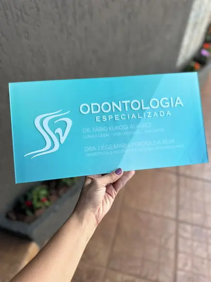 Placa de Comércio Acrílico - Aplicação Adesivo Frontal 40x24