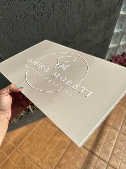 Placa de Comércio Acrílico - Aplicação Adesivo Frontal 40x24