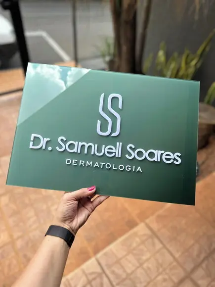 Placa de Comércio com Sobreposição em Acrílico - 42x30