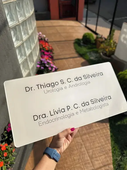 Placa de Comércio em Acrílico - Frente 25x50