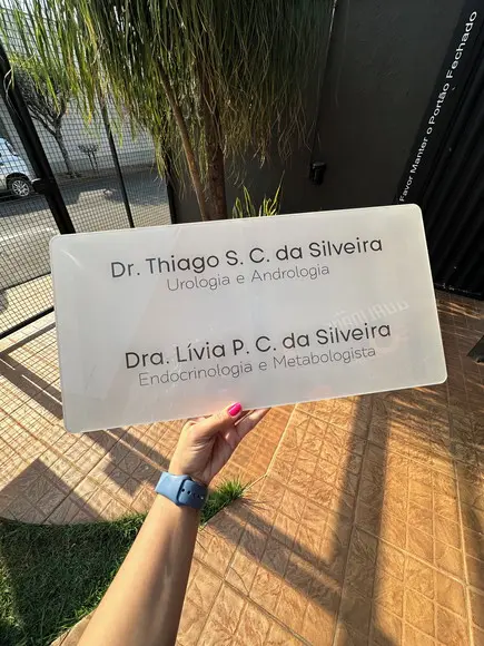 Placa de Comércio em Acrílico - Frente 25x50