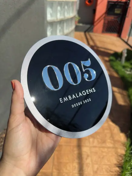 Placa de Comércio em Acrílico com Sobreposição-frente 20x20