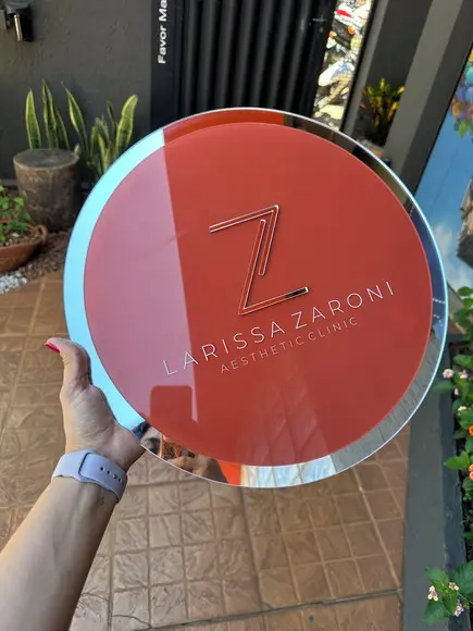 Placa de Comércio em Acrílico com Sobreposição-frente 40x40