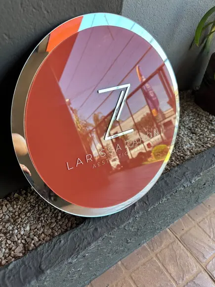 Placa de Comércio em Acrílico com Sobreposição-frente 40x40