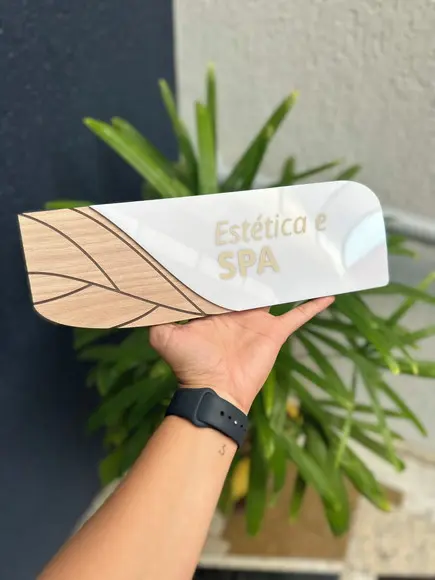 Placa de Id de Sala - Modelo Fuchsita mdf e Acrílico 30x9,8