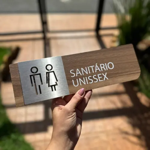 Placa de Id de Sala - Modelo Fuchsita mdf e Inox
