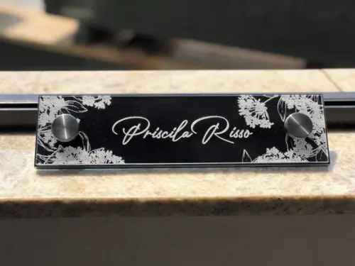 Placa de Identificação de Mesa - Acrílico e Acrílico 26x6,5