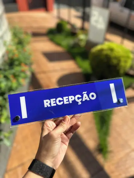 Placa de Identificação de Mesa - Acrílico e Acrílico 30x8