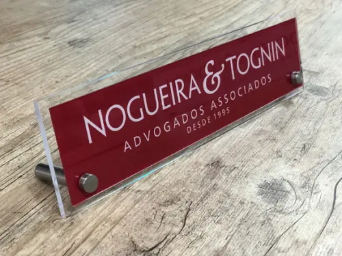 Placa de Identificação de Mesa - Acrílico e Acrílico 30x8