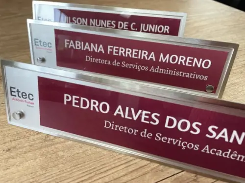 Placa de Identificação de Mesa - Inox e Acrílico 30x8