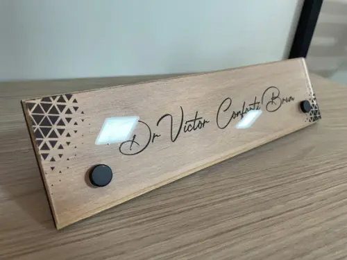 Placa de Identificação de Mesa - mdf e Acrílico 26x6,5