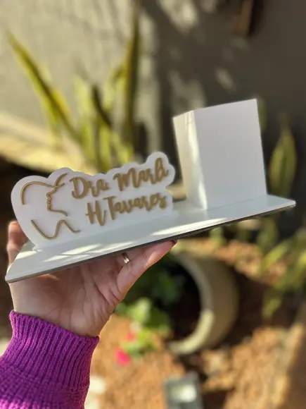 Placa de Identificação de Mesa com Porta Caneta