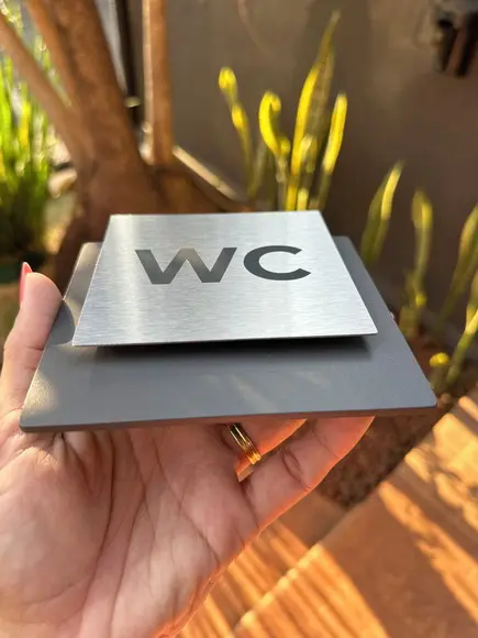 Placa de Identificação de Sala - Ágata Inox