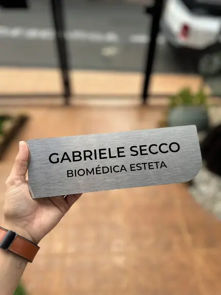 Placa de Identificação de Sala - Caulim 25,5x8 Inox