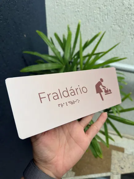 Placa de Identificação de Sala - Caulim 32x10,5 Braille