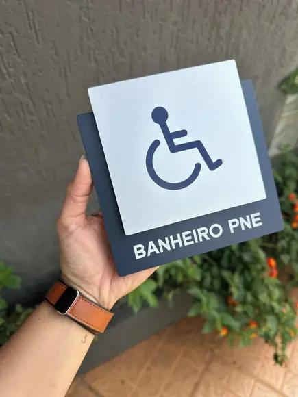 Placa de Identificação de Sala - Modelo Ágata