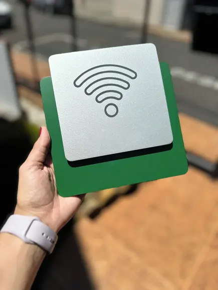 Placa de Identificação de Sala - Modelo Ágata