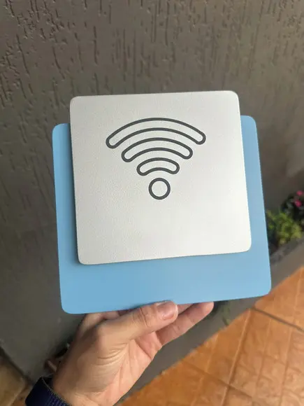 Placa de Identificação de Sala - Modelo Ágata