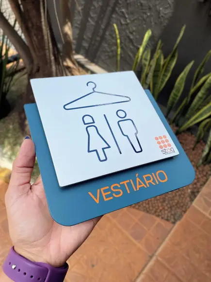 Placa de Identificação de Sala - Modelo Ágata