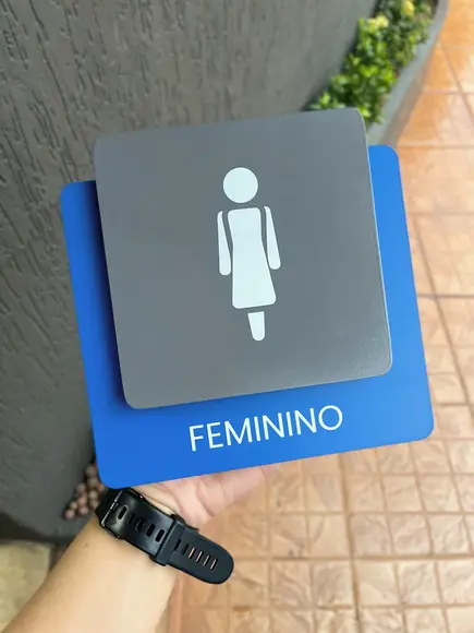 Placa de Identificação de Sala - Modelo Ágata