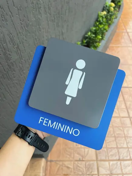 Placa de Identificação de Sala - Modelo Ágata