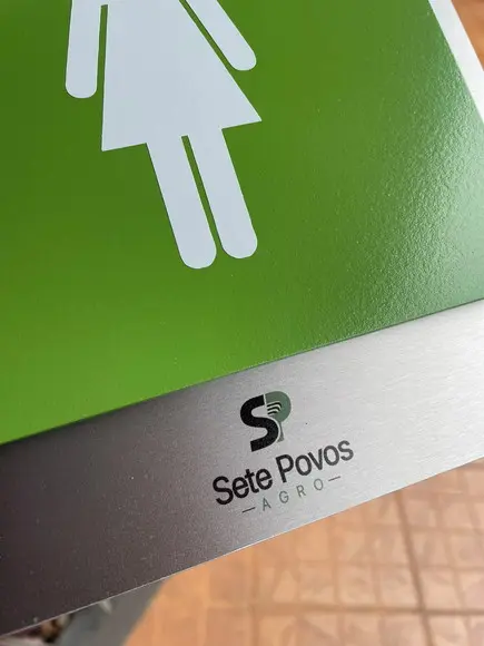 Placa de Identificação de Sala - Modelo Ágata Inox