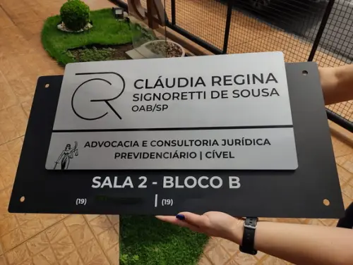 Placa de Identificação de Sala - Modelo Ágata Inox Maxi