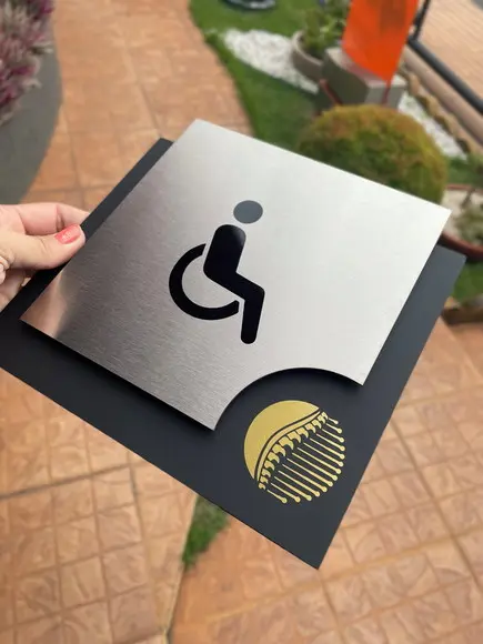 Placa de Identificação de Sala - Modelo Ágata Inox Person